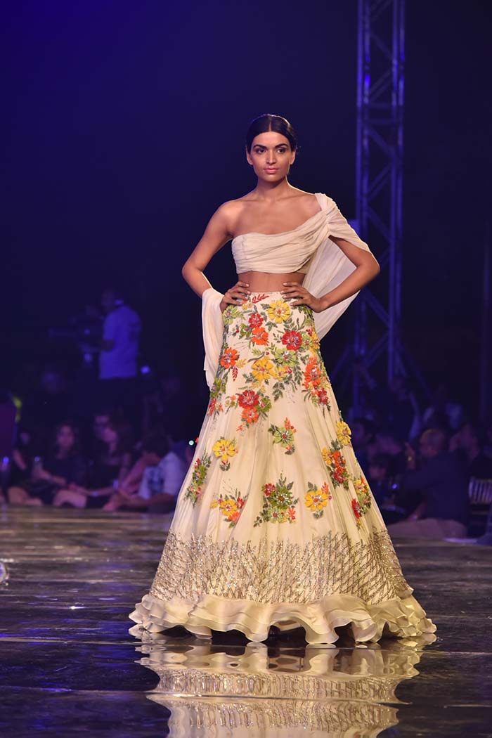 Latest lehenga designs hotsell by manish malhotra 2018