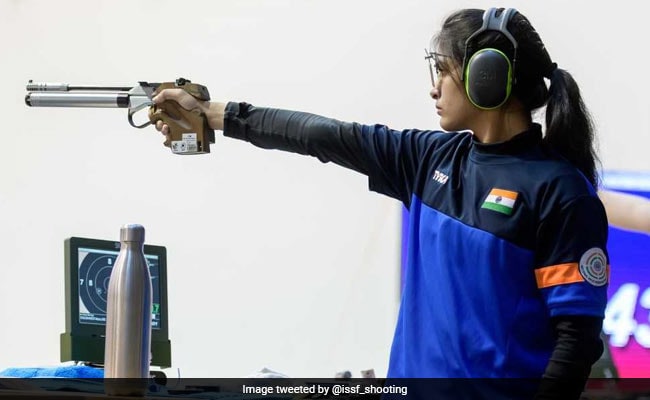 ISSF WORLD CUP: भारत की मनु भाकर ने 10 मीटर एयर पिस्‍टल इवेंट में स्‍वर्ण पर निशाना साधा...