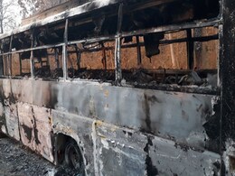 छत्तीसगढ़ : दांतेवाड़ा में नक्सलियों ने दो बस और एक ट्रक में आग लगाई छत्तीसगढ़ : दांतेवाड़ा में नक्सलियों ने दो बस और एक ट्रक में आग लगाई