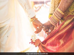 अनोखी है यहां की परंपरा, अपनी ही शादी में शामिल नहीं हो सकता दूल्हा, बहन लेती है दुल्हन के साथ फेरे अनोखी है यहां की परंपरा, अपनी ही शादी में शामिल नहीं हो सकता दूल्हा, बहन लेती है दुल्हन के साथ फेरे