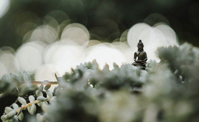A Beginner's Guide To Meditation, Because We All Need To Calm Down