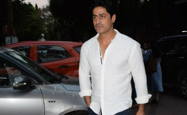 Narendra Jha's Prayer Meet Attended By Mohit Raina, Neetu Chandra And Others