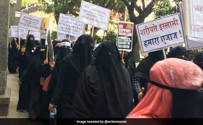मुंबई : तीन तलाक बिल के विरोध में हजारों मुस्लिम महिलाओं ने निकाला मोर्चा