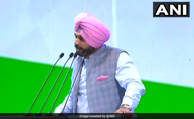 कांग्रेस महाधिवेशन: नवजोत सिंह सिद्धू ने मनमोहन सिंह से मांगी माफी, कहा- आप सरदार भी, असरदार भी