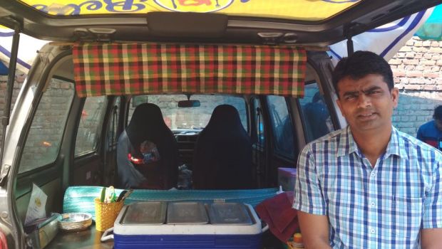 This 'Food Car' In Noida Serves Amazing Chocolate, Cheese And Hung Curd Sandwiches