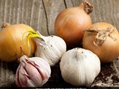 Consuming Onions, Garlic Daily May Ward Off Risk Of Colon Cancer