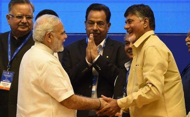 TDP के दोनों मंत्री अशोक गजपति राजू और वाईएस चौधरी ने पीएम मोदी को सौंपा इस्तीफा