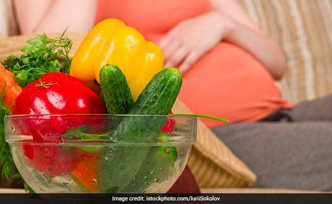 Navratri 2018: Is Fasting During Pregnancy Healthy? 10 Expert Tips To Observe A Fast!