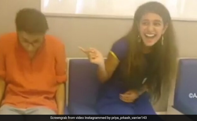 Priya Prakash Varrier: जब मछलियों ने काटा तो ठहाका लगाकर हंसीं इंटरनेट सनसनी, Video हुआ वायरल