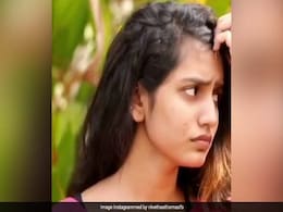 Priya Prakash Varrier: सिंपल अंदाज में दिखीं इंटरनेट सनसनी गर्ल, वीडियो हो रहा वायरल Priya Prakash Varrier: सिंपल अंदाज में दिखीं इंटरनेट सनसनी गर्ल, वीडियो हो रहा वायरल