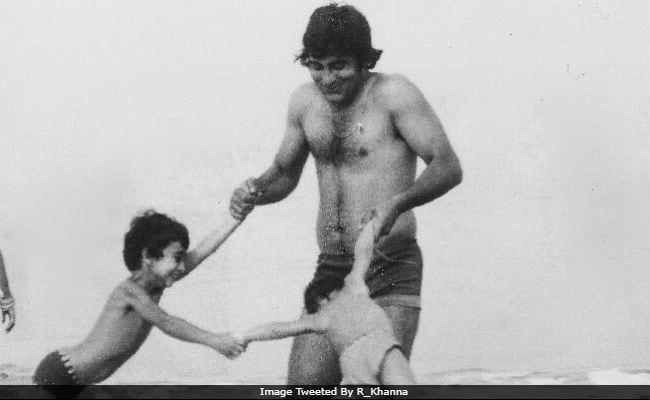 On Akshaye Khanna's Birthday, Brother Rahul Posts Old Pic Of Them With Father Vinod Khanna. See Inside