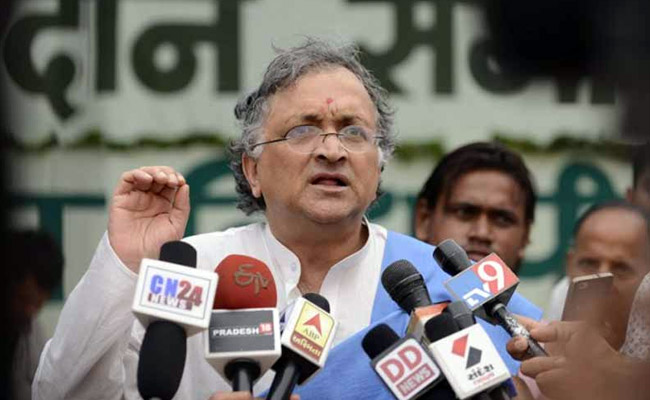 Sadly, Ram Guha Wants Muslims To Be More Like Him