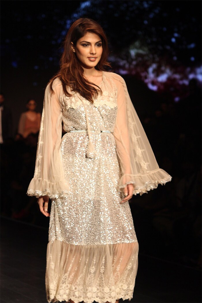 rhea chakraborty amazon fashion week