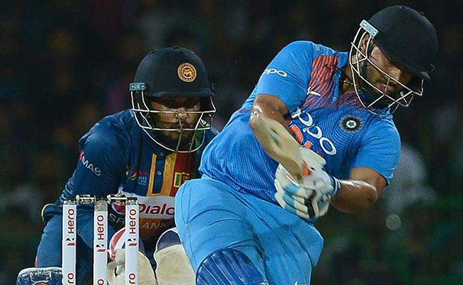 जब महेंद्र सिंह धोनी के फैन्स ने जमकर उड़ाई ऋषभ पंत की खिल्ली...