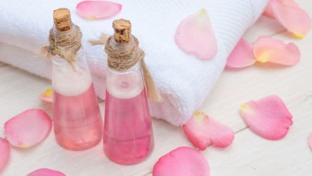 Rose Water Side Effects : गुलाब जल लगा रहे हैं तो पहले जान लें उसके ये नुकसान