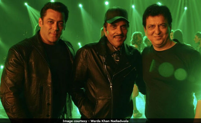 This Salman Khan, Dharmendra Picture Hints A Reunion. Twitter Thinks So