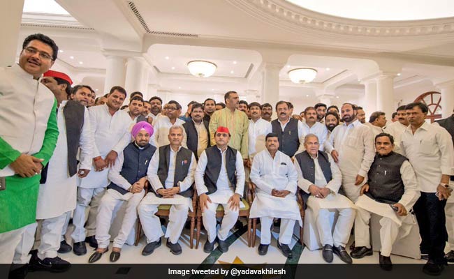 Yadav Family Bonhomie At Samajwadi Party Dinner Raises Mayawati's Rajya Sabha Hopes