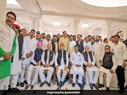 Yadav Family Bonhomie At Samajwadi Party Dinner Raises Mayawati's Rajya Sabha Hopes Yadav Family Bonhomie At Samajwadi Party Dinner Raises Mayawati's Rajya Sabha Hopes