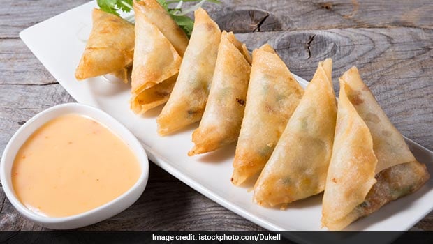 Singhare ke Atte ka Samosa