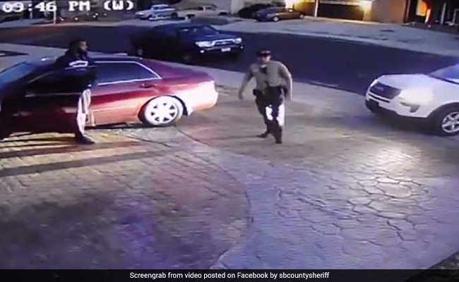 VIDEO: पुलिस की वर्दी पहनकर शहर में घूम रहा था लड़का, असली पुलिस ने पकड़ा तो देखें क्या हुआ