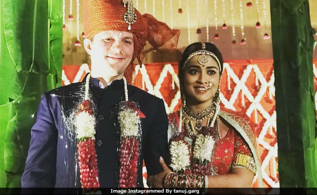 650px x 400px - Trending: Pics From Shriya Saran And Andrei Koscheev's Udaipur Wedding