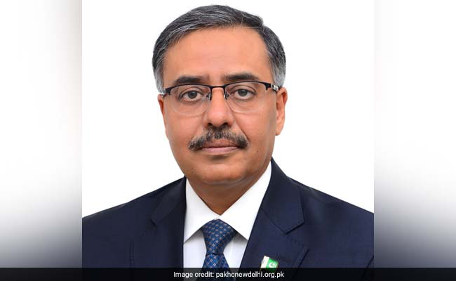 Pak Minister Talks To Hurriyat Leader, India Summons Envoy