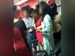 SpiceJet के केबिन क्रू की हो रही है कपड़े उतारकर चेकिंग, एयर होस्टेस ने कहा- मुझे गलत तरीके से छुआ SpiceJet के केबिन क्रू की हो रही है कपड़े उतारकर चेकिंग, एयर होस्टेस ने कहा- मुझे गलत तरीके से छुआ