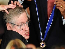 Stephen Hawking ने खोला ब्रह्मांड के रहस्यों का राज, ताउम्र याद रहेगी उनसे वो मुलाकात Stephen Hawking ने खोला ब्रह्मांड के रहस्यों का राज, ताउम्र याद रहेगी उनसे वो मुलाकात