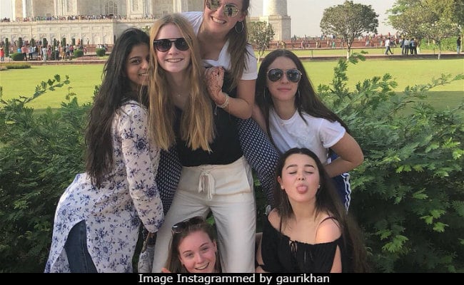 Gauri Khan Takes Suhana And Her Friends On A Field Trip To The Taj Mahal