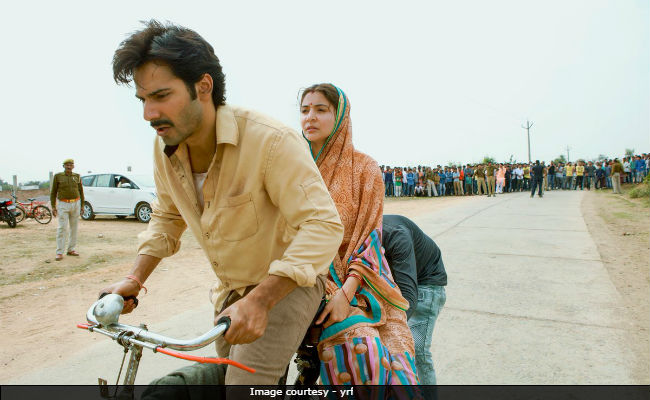 Varun Dhawan's <i>Sui Dhaaga</i> Cycle Ride, Anushka Sharma Rides Pillion