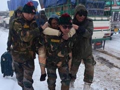 680 People Stuck In Arunachal's Icy Mountain Pass, Then Came The Cavalry
