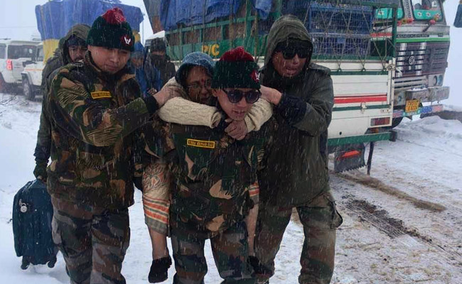 680 People Stuck In Arunachal's Icy Mountain Pass, Then Came The Cavalry