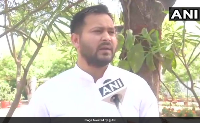 भागलपुर हिंसा : अरिजित शाश्वत के बयान के बाद तेजस्‍वी यादव बोले- नीतीश का सरकार पर कंट्रोल नहीं, क्‍योंकि...