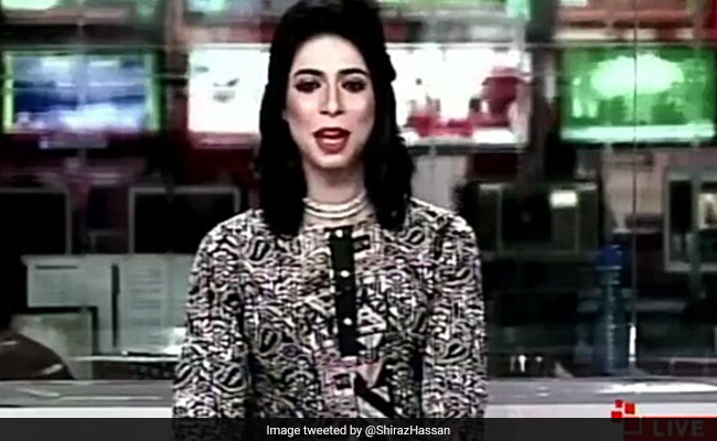 पाकिस्तान की पहली ट्रांसजेंडर न्यूज एंकर बनी, टीवी पर LIVE दिखीं तो लोग रह गए हैरान पाकिस्तान की पहली ट्रांसजेंडर न्यूज एंकर बनी, टीवी पर LIVE दिखीं तो लोग रह गए हैरान