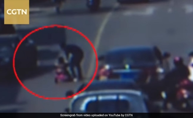 Cars Swerve To Avoid 3-Year-Old Who Rode Tricycle Onto Busy Road. Watch