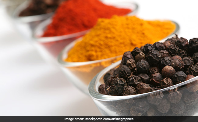 Turmeric And Black Pepper: Top Reasons Why The Two Work Like Magic When Combined Together