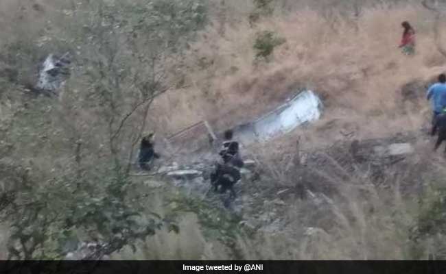 उत्‍तराखंड: अल्‍मोड़ा में बस खाई में गिरी, 10 यात्रियों की मौत