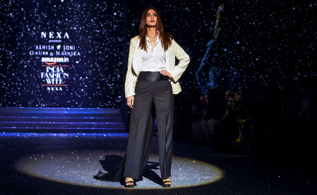 Amazon India Fashion Week: Vaani Kapoor's 'Bond Girl' Moment