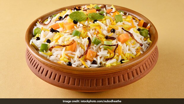 क्विक और टेस्टी डिनर की है तलाश तो वेज पुलाव को करें ट्राई, नोट करें आसान रेसिपी क्विक और टेस्टी डिनर की है तलाश तो वेज पुलाव को करें ट्राई, नोट करें आसान रेसिपी