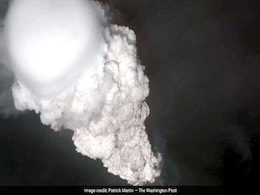 इंडोनेशिया के बाली में माउंट आगुंग ज्वालामुखी से निकला धुंआ-राख, एयरपोर्ट रहा बंद इंडोनेशिया के बाली में माउंट आगुंग ज्वालामुखी से निकला धुंआ-राख, एयरपोर्ट रहा बंद