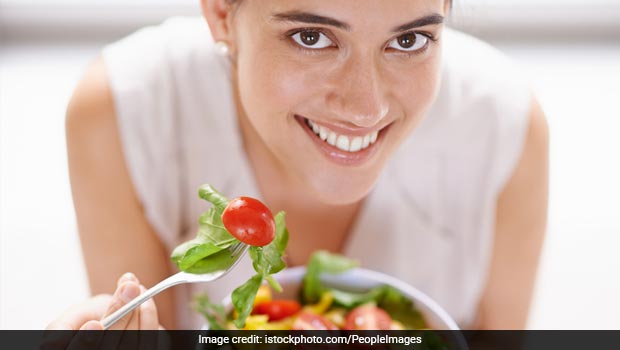 Women's Day 2026:  30 की उम्र के बाद महिलाओं को कैसी रखनी चाहिए अपनी डाइट, जानें कोलेजन बढ़ाने के लिए क्या खाएं