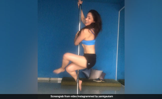 इस एक्ट्रेस को लगा फिटनेस का शौक, पोल डांसिंग करती आईं नजर, वीडियो हुआ वायरल