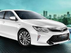 2018 Toyota Camry Hybrid Introduced In India With New Features