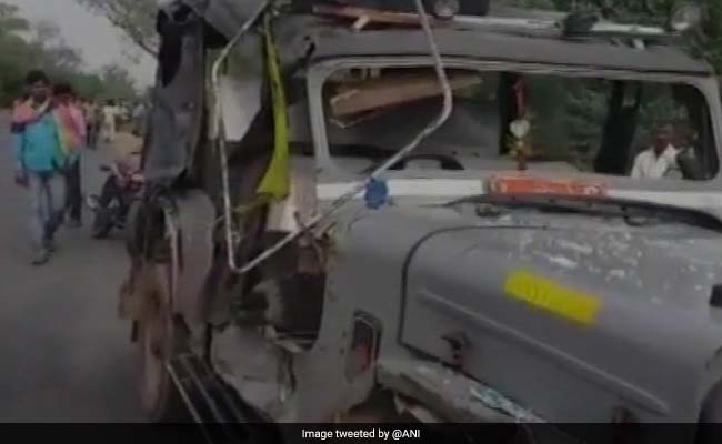 आगरा में जीप और डंपर के बीच टक्कर में 7 की मौत, कई घायल