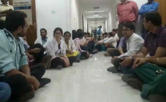 AIIMS Resident Doctors Continue Their Strike Over Alleged Assault By A Senior