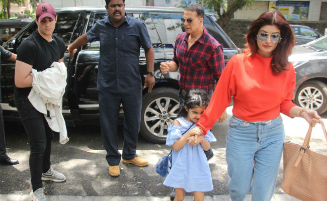 At Sunday Lunch With Kids: Akshay Kumar And Twinkle Khanna, Hrithik Roshan And Sussanne Khan