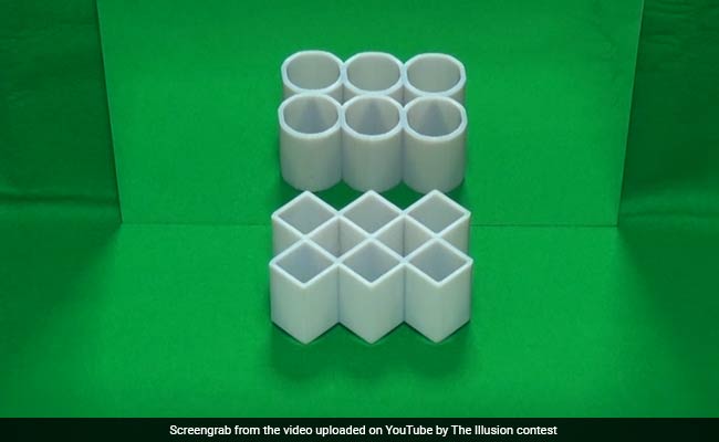 "What's This Sorcery?" This Optical Illusion Is Blowing People's Mind