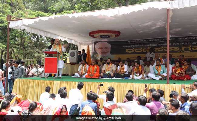 At Karnataka Rally, Amit Shah Says, Congress "Dividing The Country"