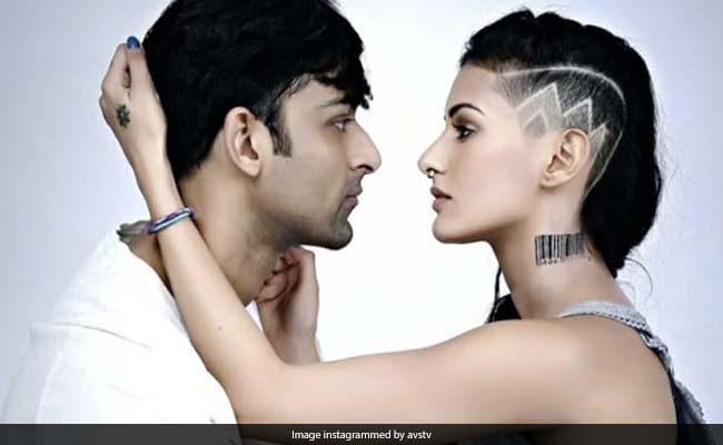 Amyra Dastur Spills The Beans On Her <i>Rajma Chawal</i> Look And Summer Beauty Secrets