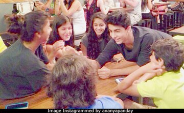 Image result for Aryan khan shanaya kapoor ananya pandey and suhana khan together